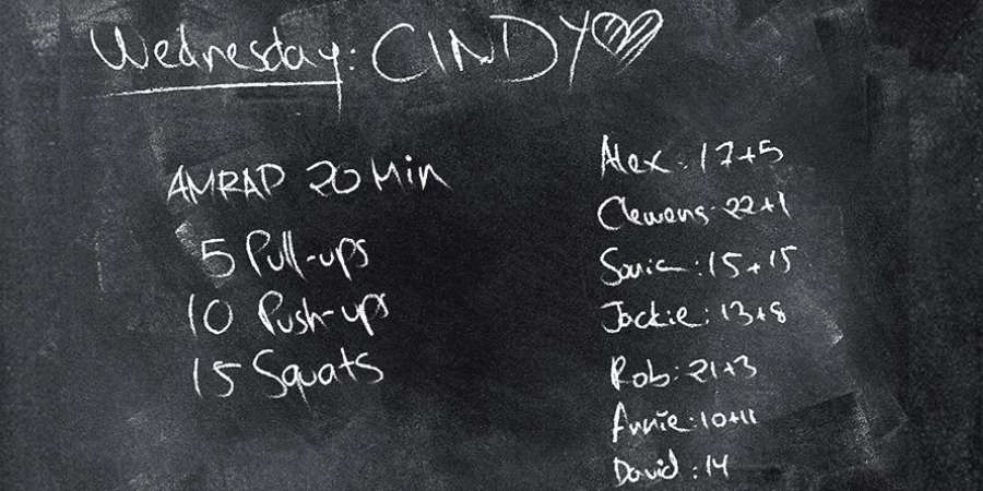 Blackboard com o workout "Cindy".